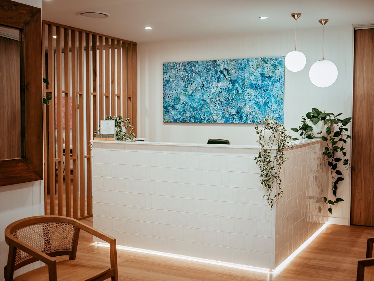 Waiting are and reception desk of suncoast skin