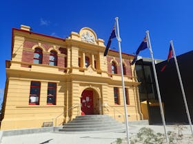 External view of the Gallery, located within the old Devonport Courthouse
