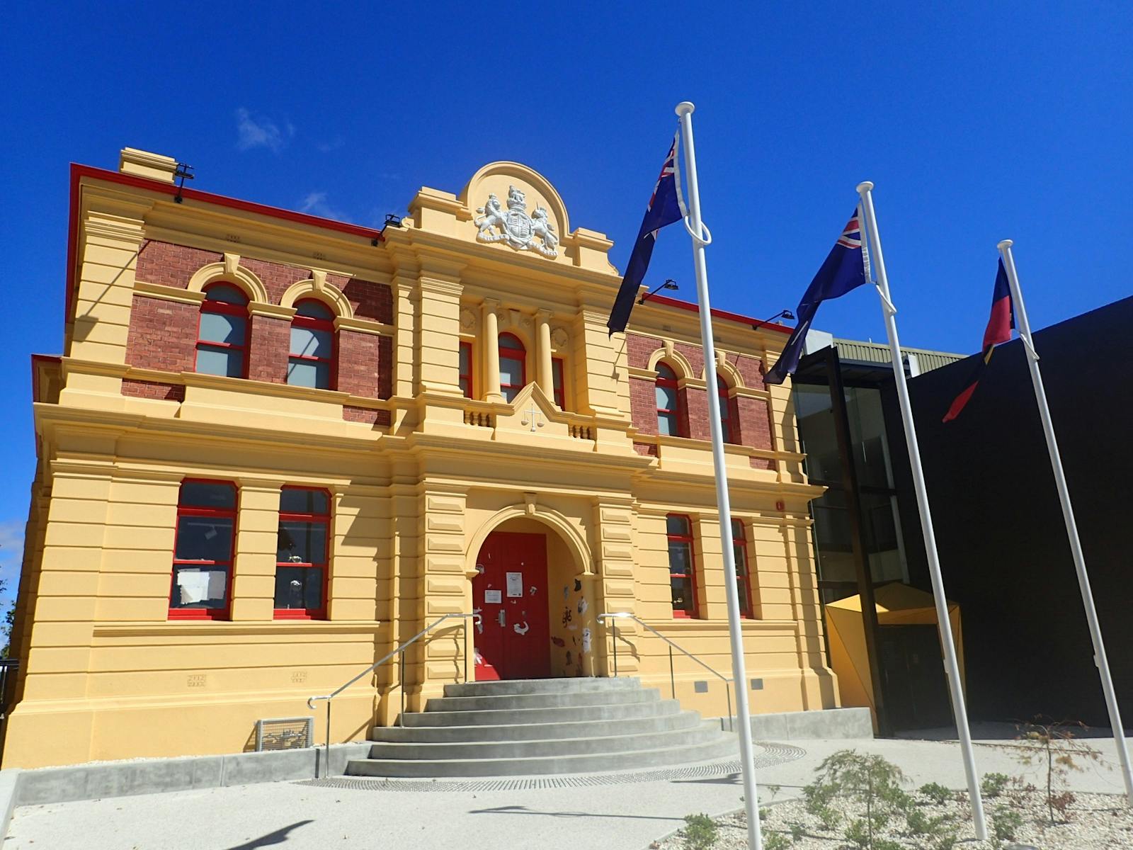 External view of the Gallery, located within the old Devonport Courthouse