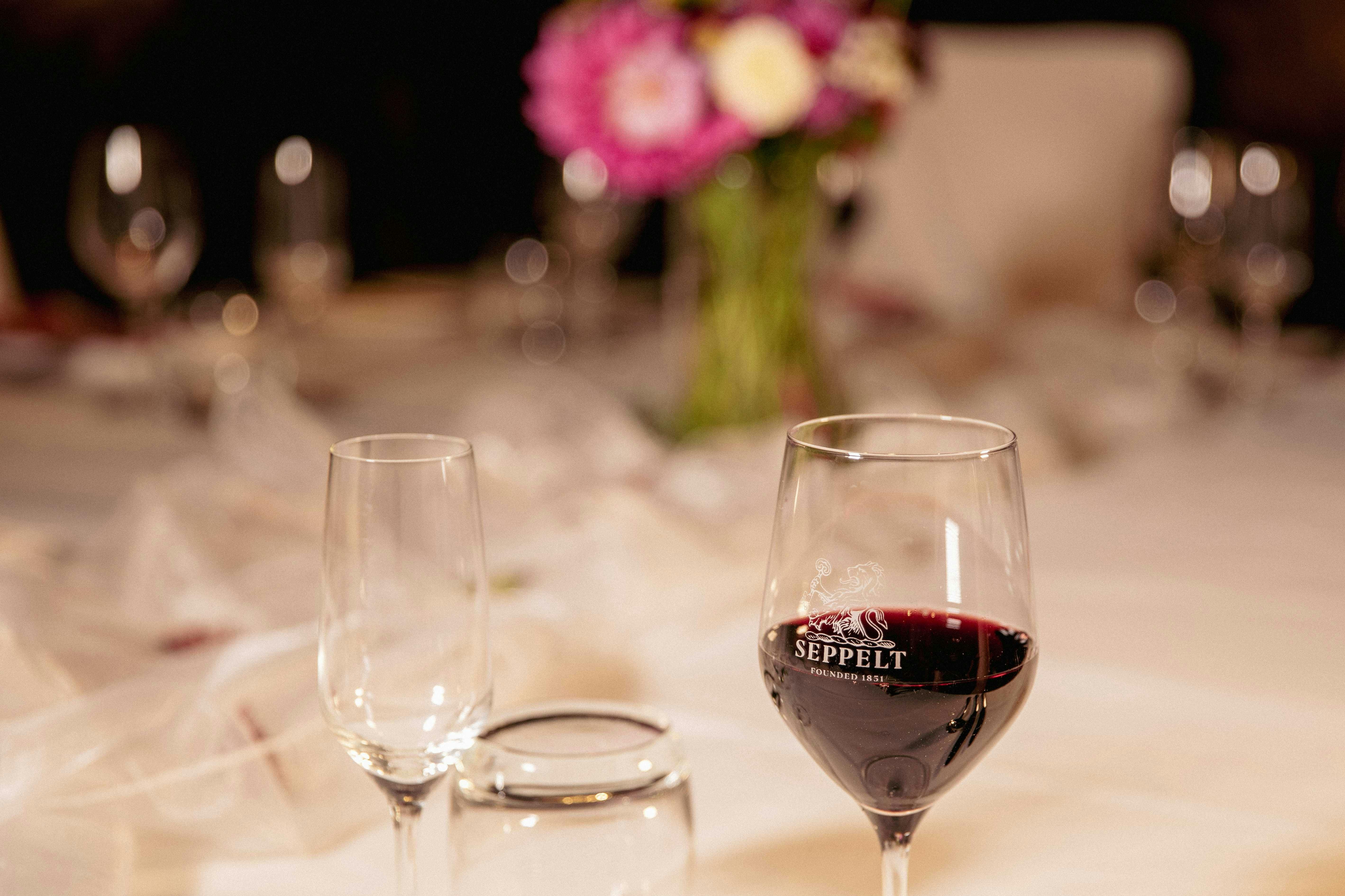 Image of red wine glass