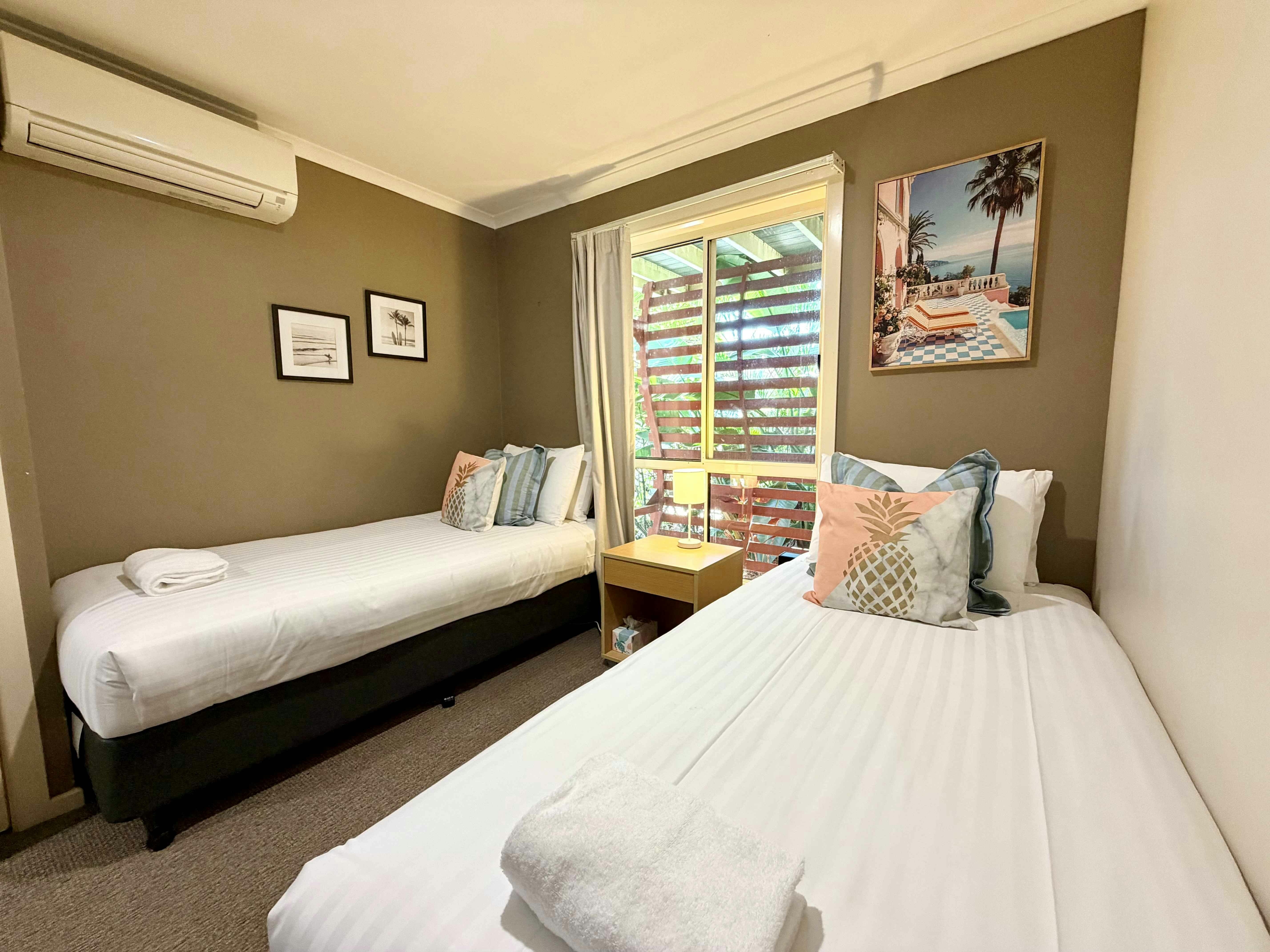 Second Bedroom (Split King Bed)