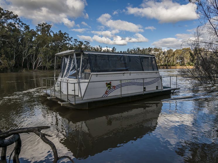 Moama on Murray Resort Houseboats NSW Holidays &