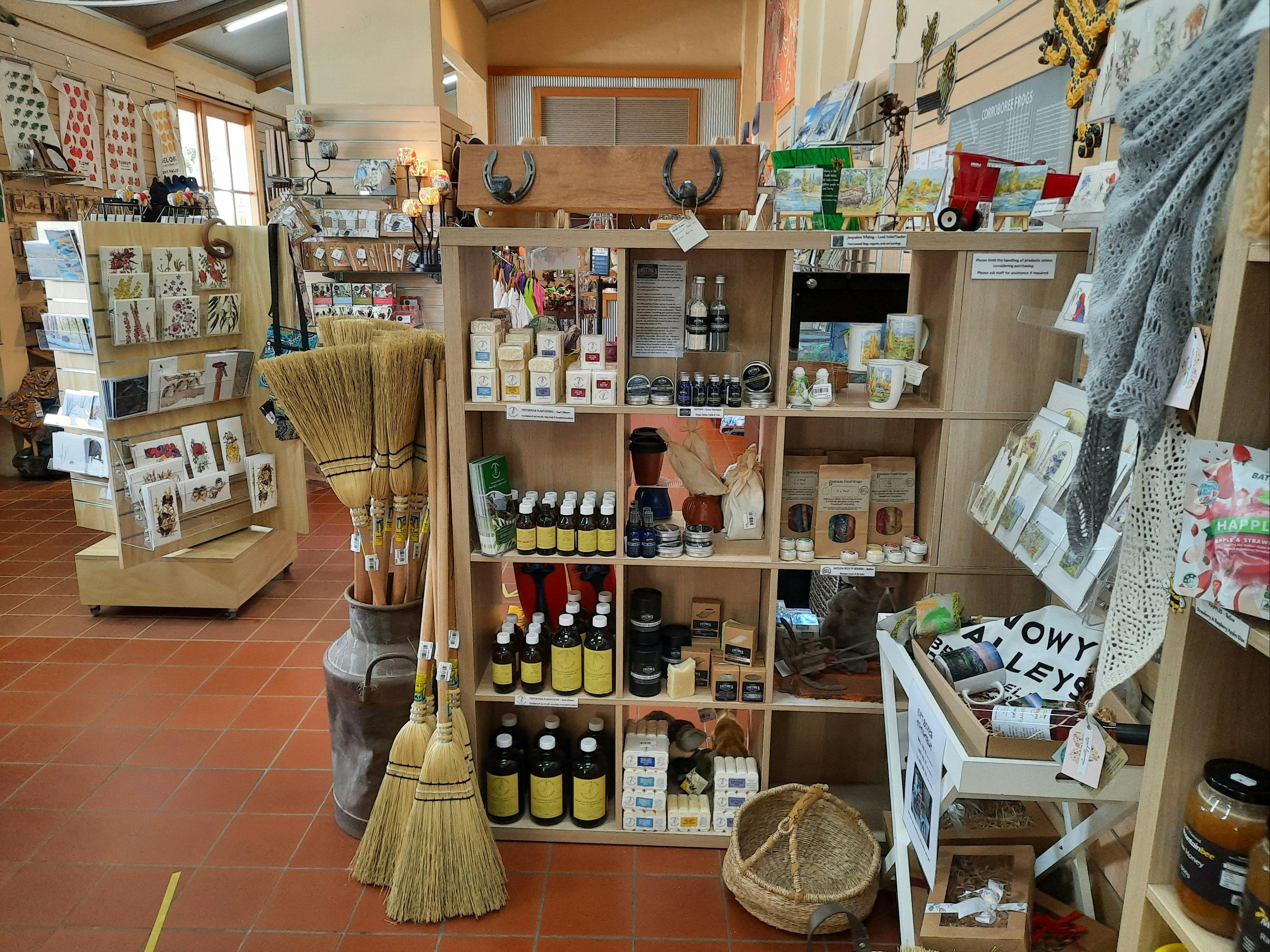 スノーウィーバレーとその周辺の地元の製品、トゥムット地域ビジターセンター。