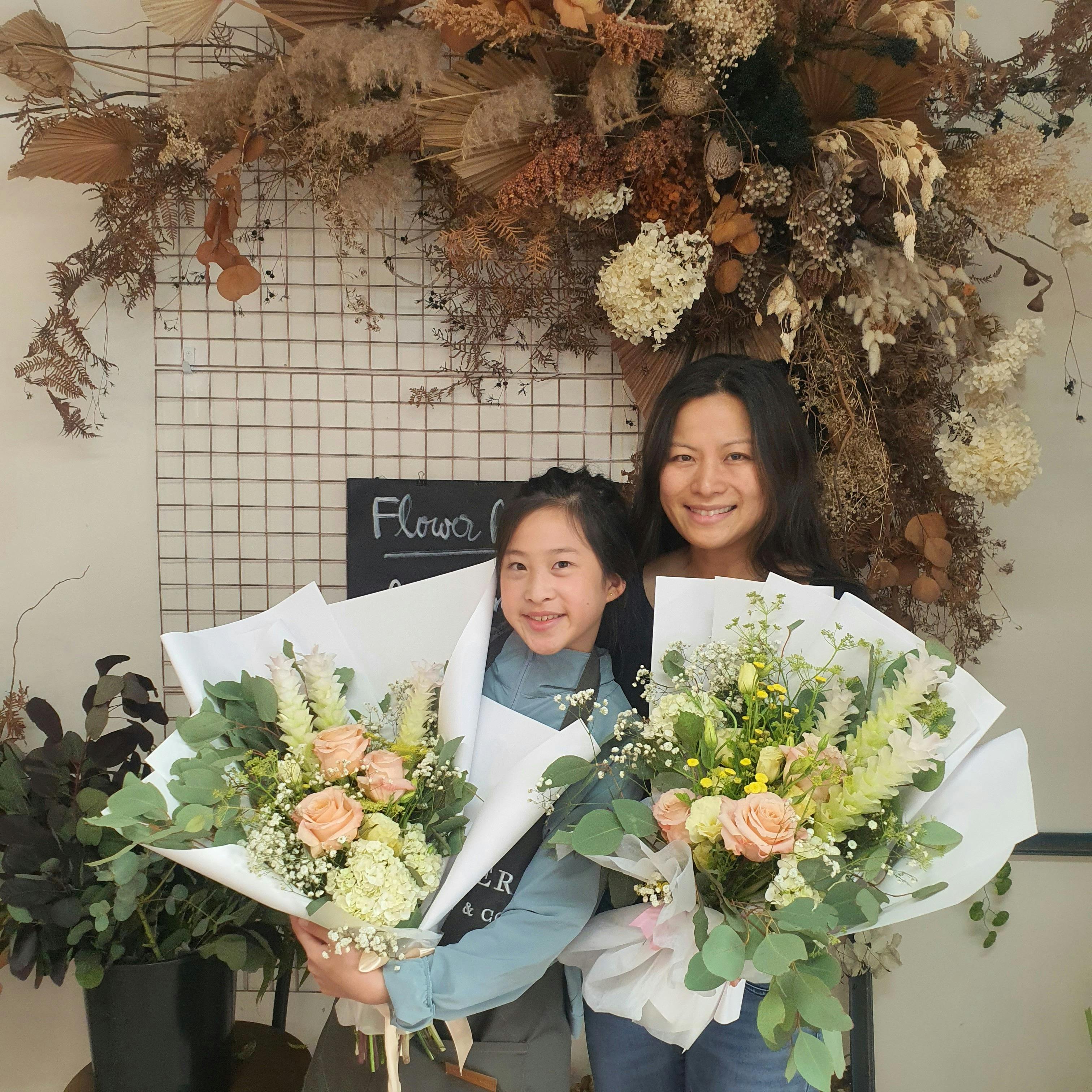 workshop, flower arrangement, vase, hand tied, fun