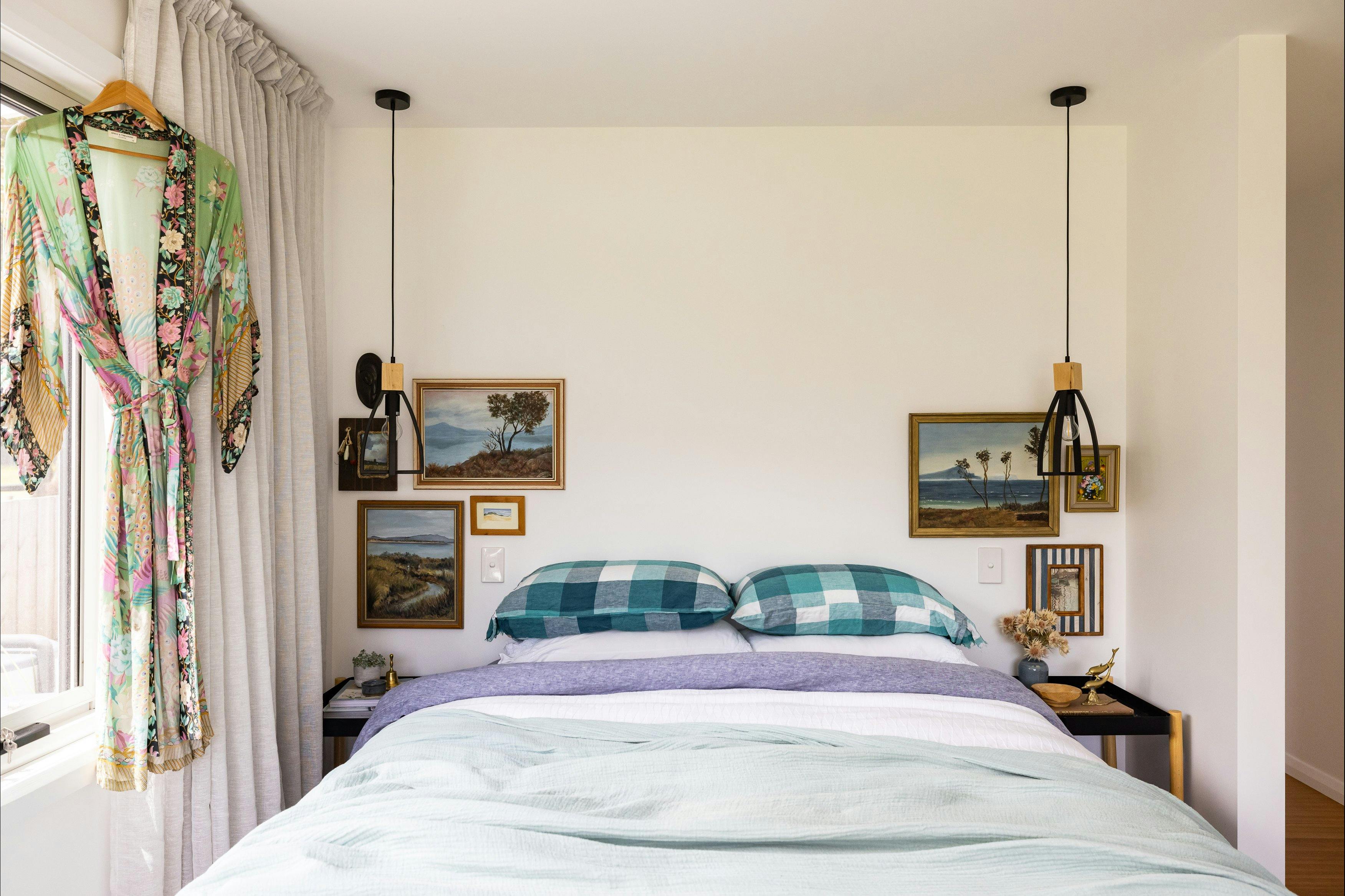 Day bed, window seat, luxury, 5 bedrooms, five bedrooms, walk in shower, freestanding bath