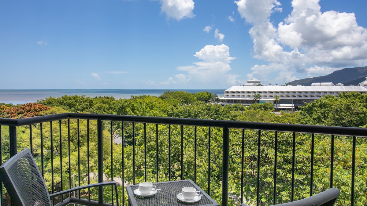 Mantra Esplanade - Hotel Room Ocean View