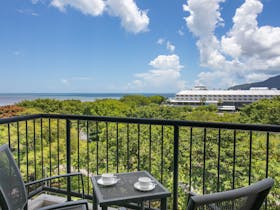 Mantra Esplanade - Hotel Room Ocean View