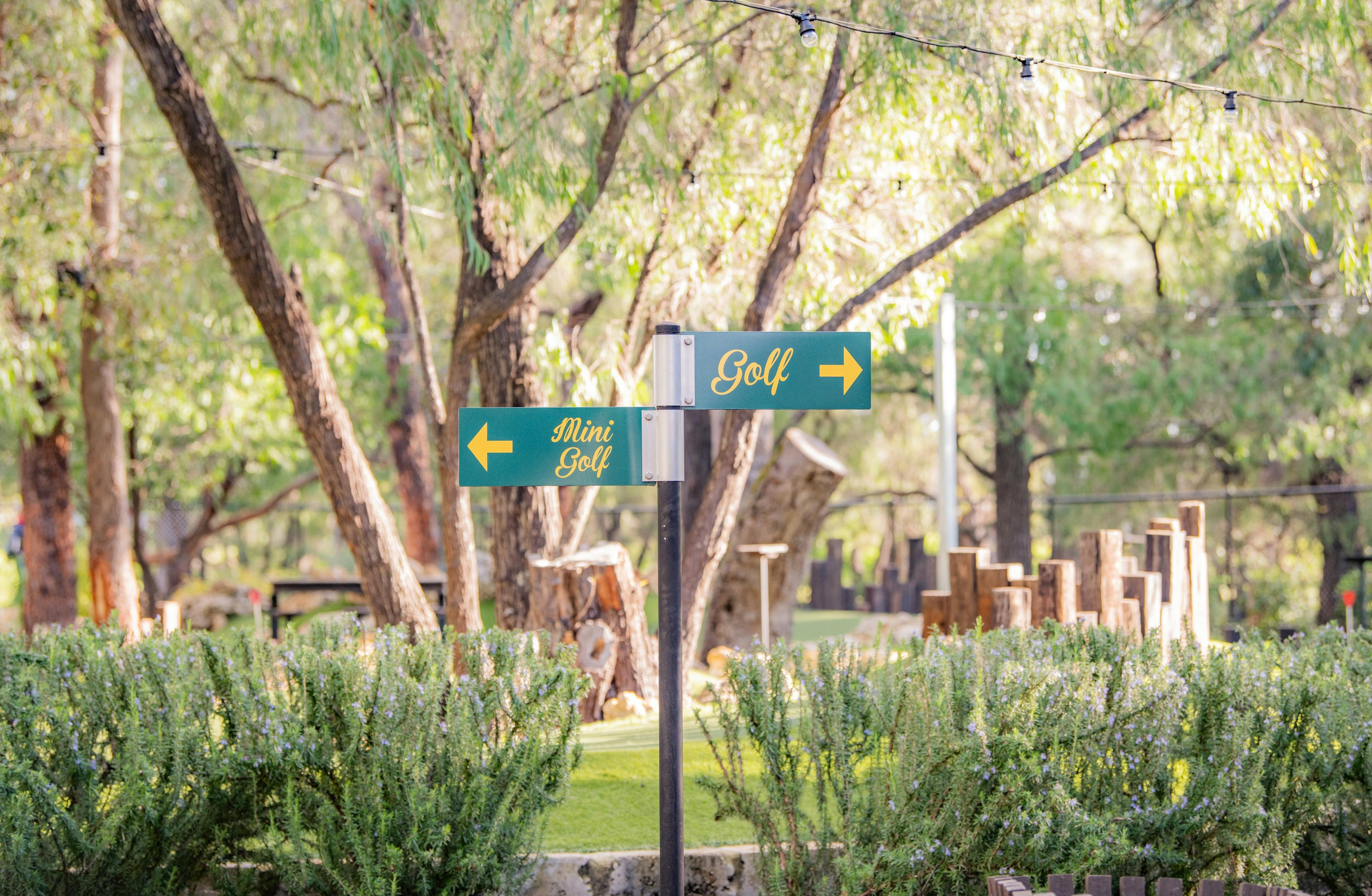 The Par 3 - Golf and Minigolf