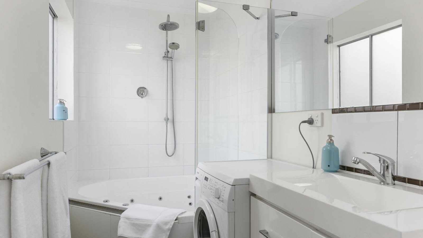 Apartment 1 Bathroom