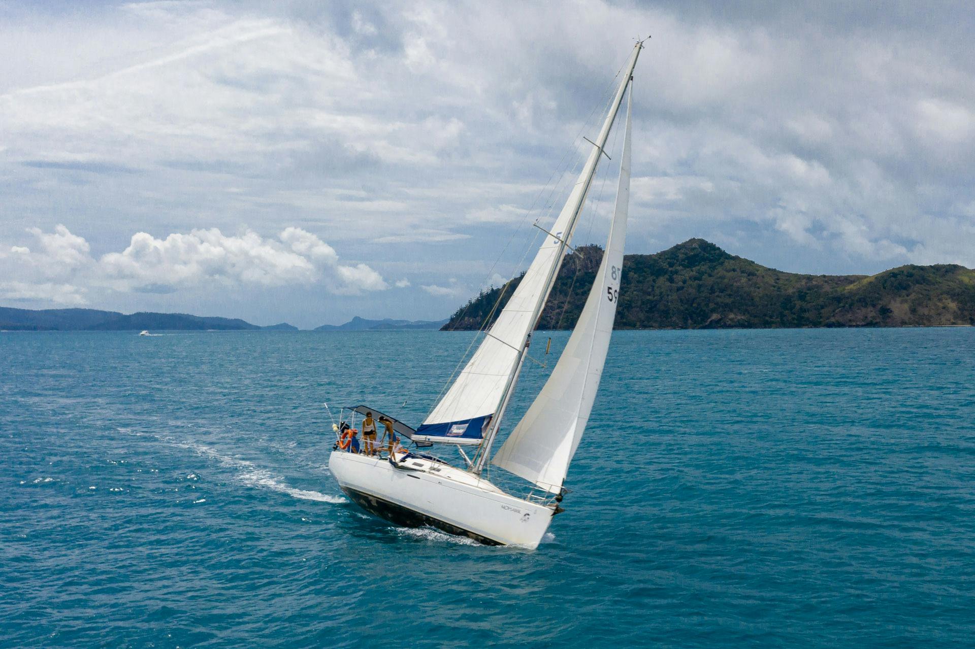 Mainstay Sailing - Cruising the Whitsundays