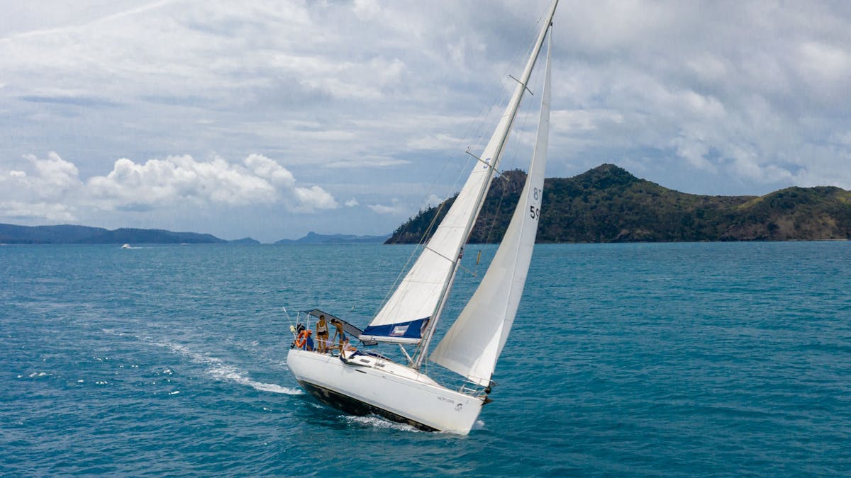 Mainstay Sailing - Cruising the Whitsundays