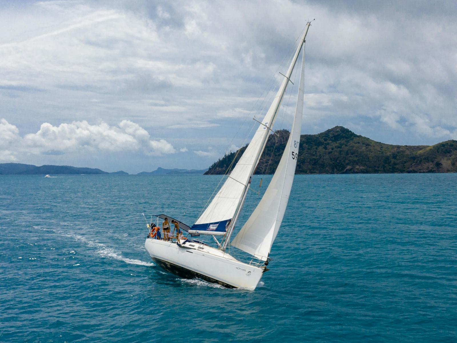 Mainstay Sailing - Cruising the Whitsundays Mainstay Sailing - Cruising the Whitsundays