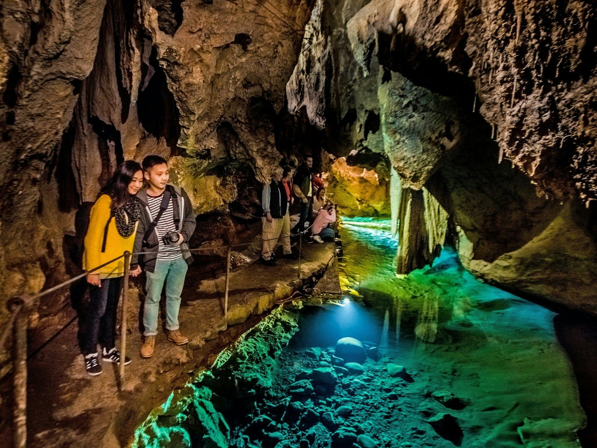 Blue Mountains and Jenolan Caves Tours from Sydney