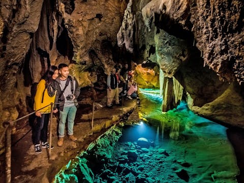 Blue Mountains and Jenolan Caves Tours from Sydney