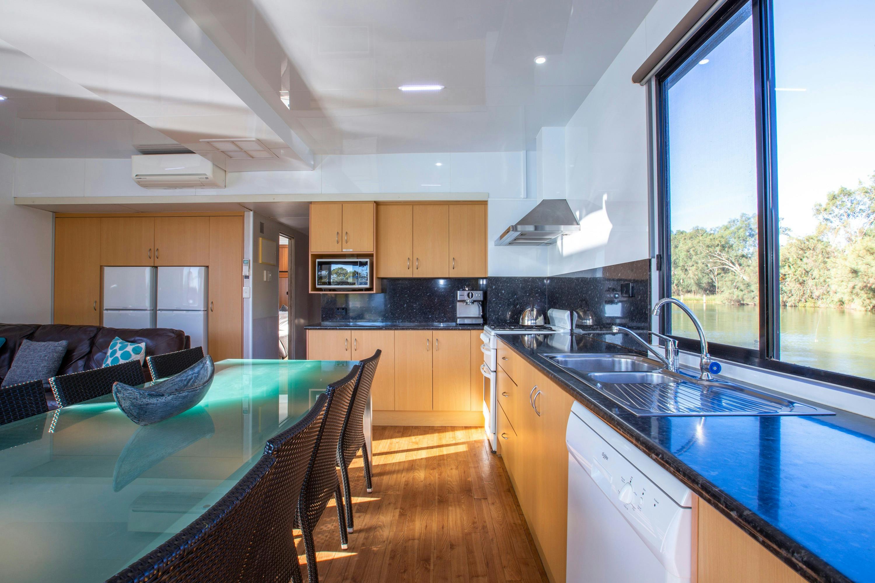 Quick Silver - Kitchen
