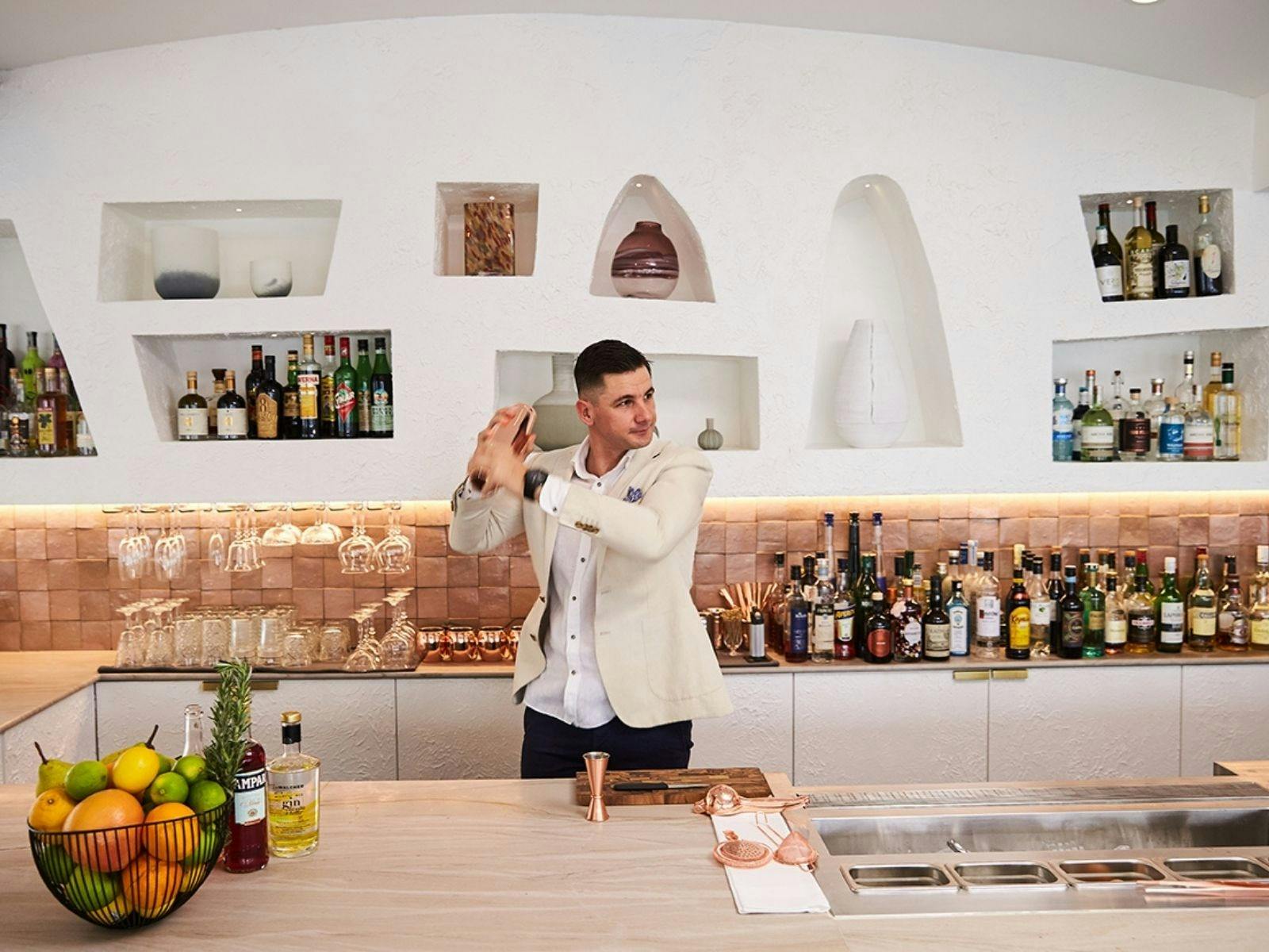 莫斯曼 The Spit 意大利海鮮餐廳的 Ormeggio 雞尾酒在酒吧混合