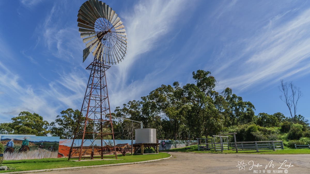 The Comet Windmill & Outback Mural