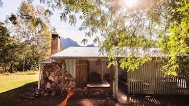 Foresters features a large open fireplace, kitchenette & sleeps 2-10 Guests. Foresters features a large open fireplace, kitchenette & sleeps 2-10 Guests.