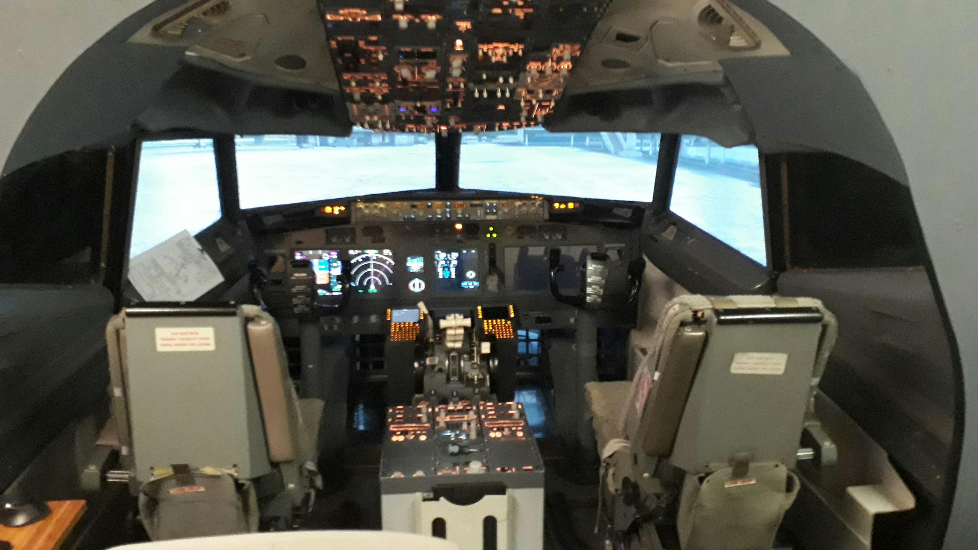 B737 flight simulator Sydney cockpit