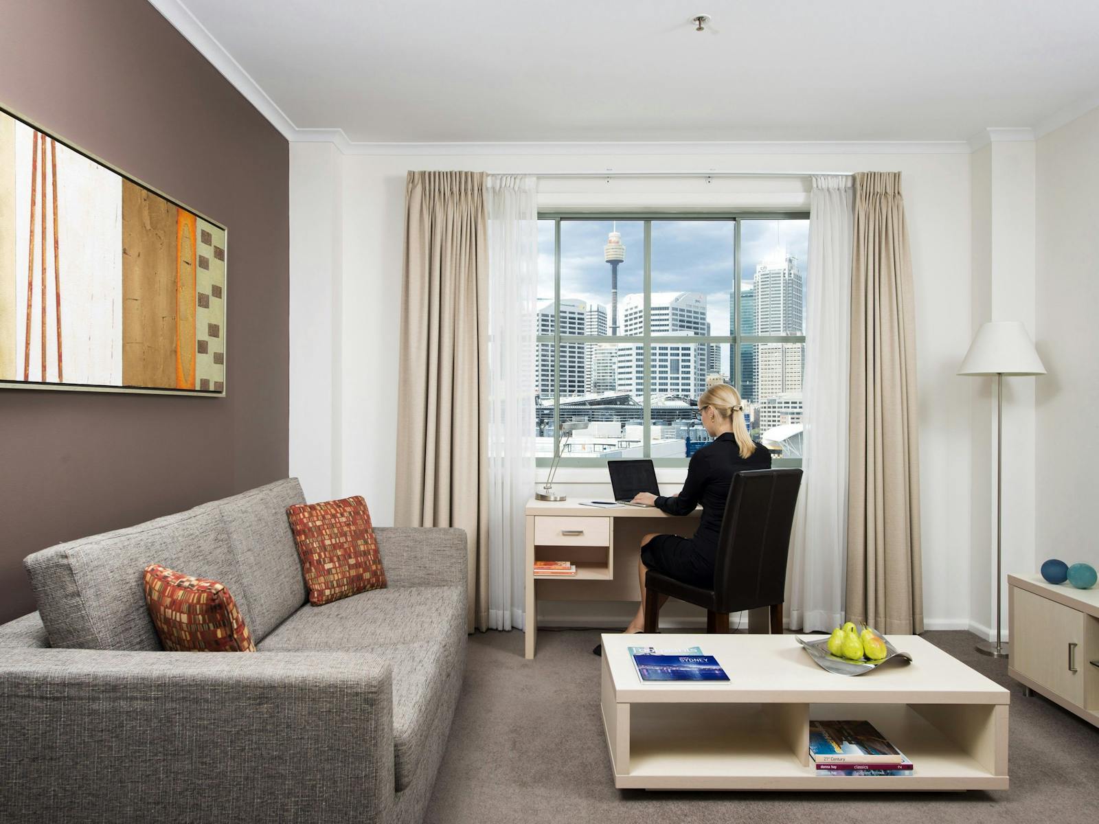 Oaks-Goldsbrough-Apartments-1-Bedroom-City-Skyline-Living-lifestyle-3000