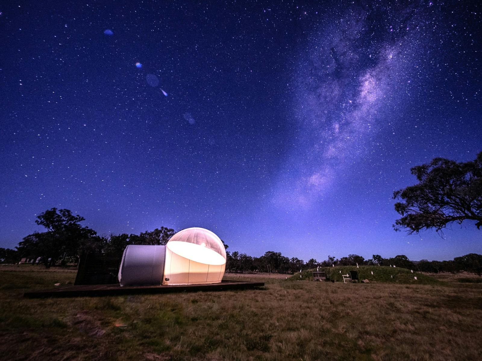 Captain Moonlite Bubbletent at night