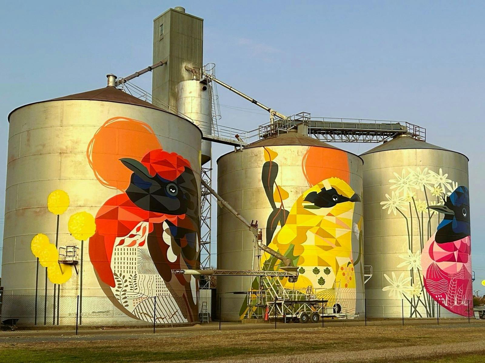 4 silo's painted by Ronan Holdsworth