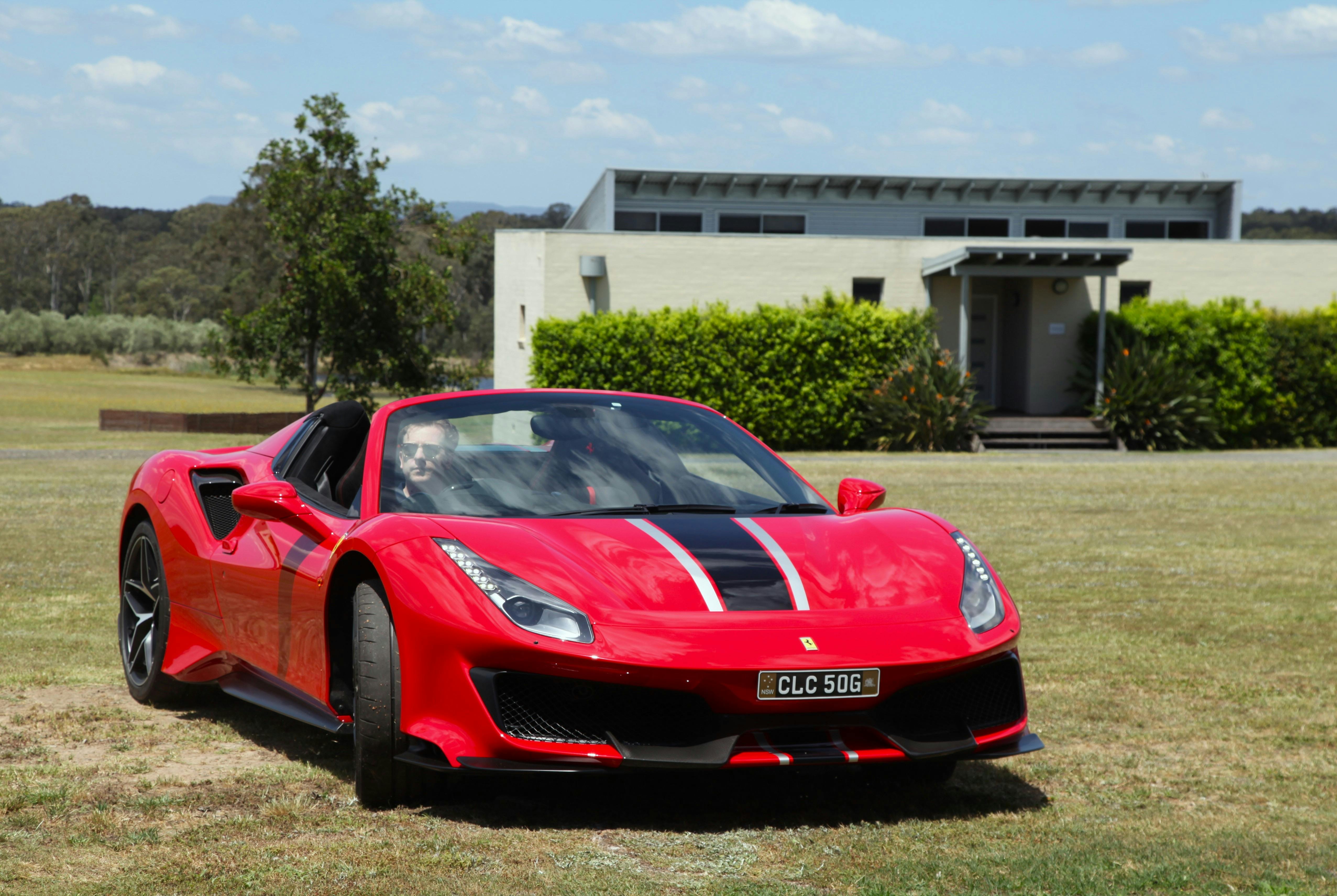 Gemischtwarenladen für Autos und Unterkünfte