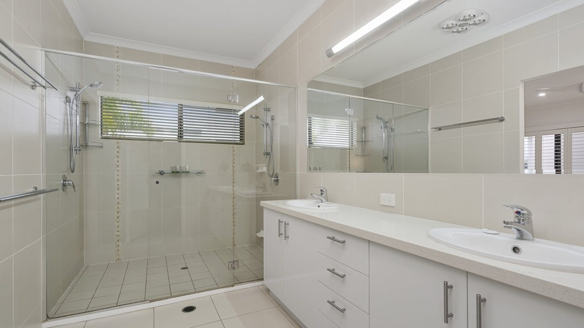 bathroom bathroom