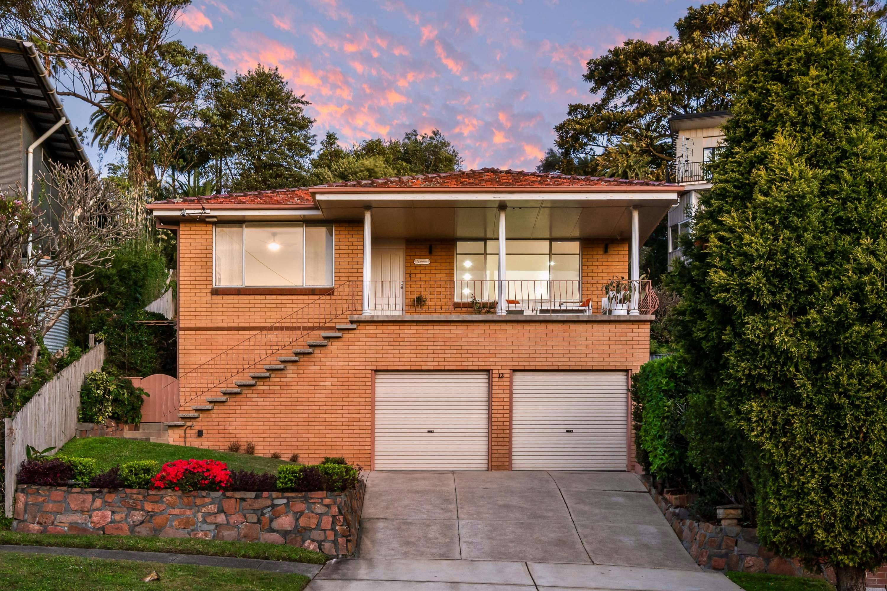 Hillview Newcastle House Airbnb book direct the fam holiday home house