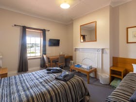 Family room 3 people