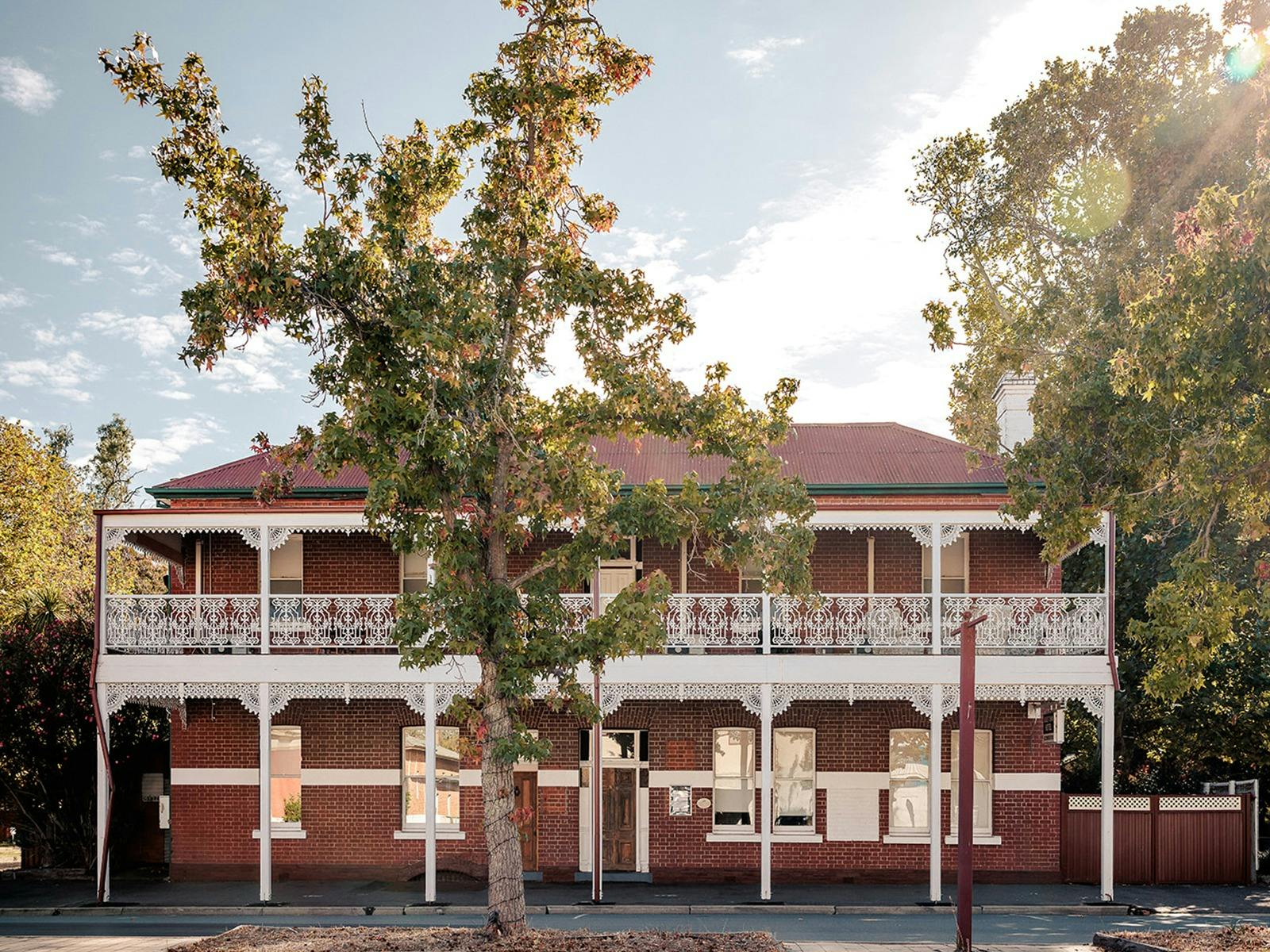 Honeysuckle Inn, Violet Town