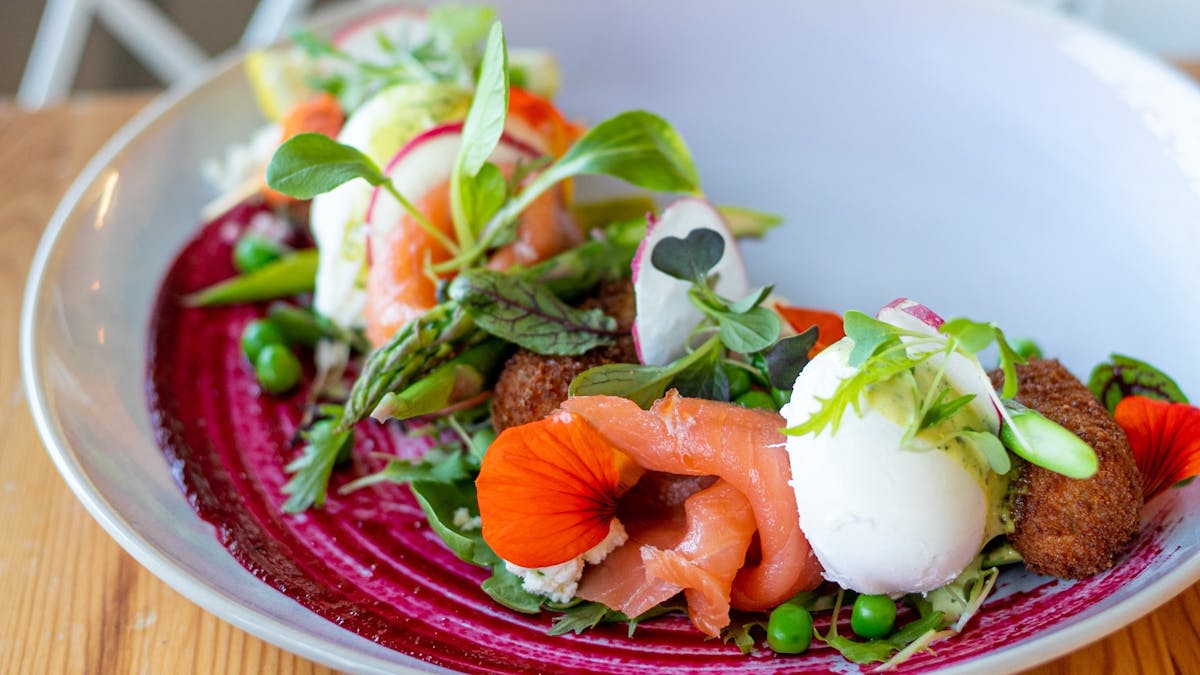 smoked salmon brunch salad