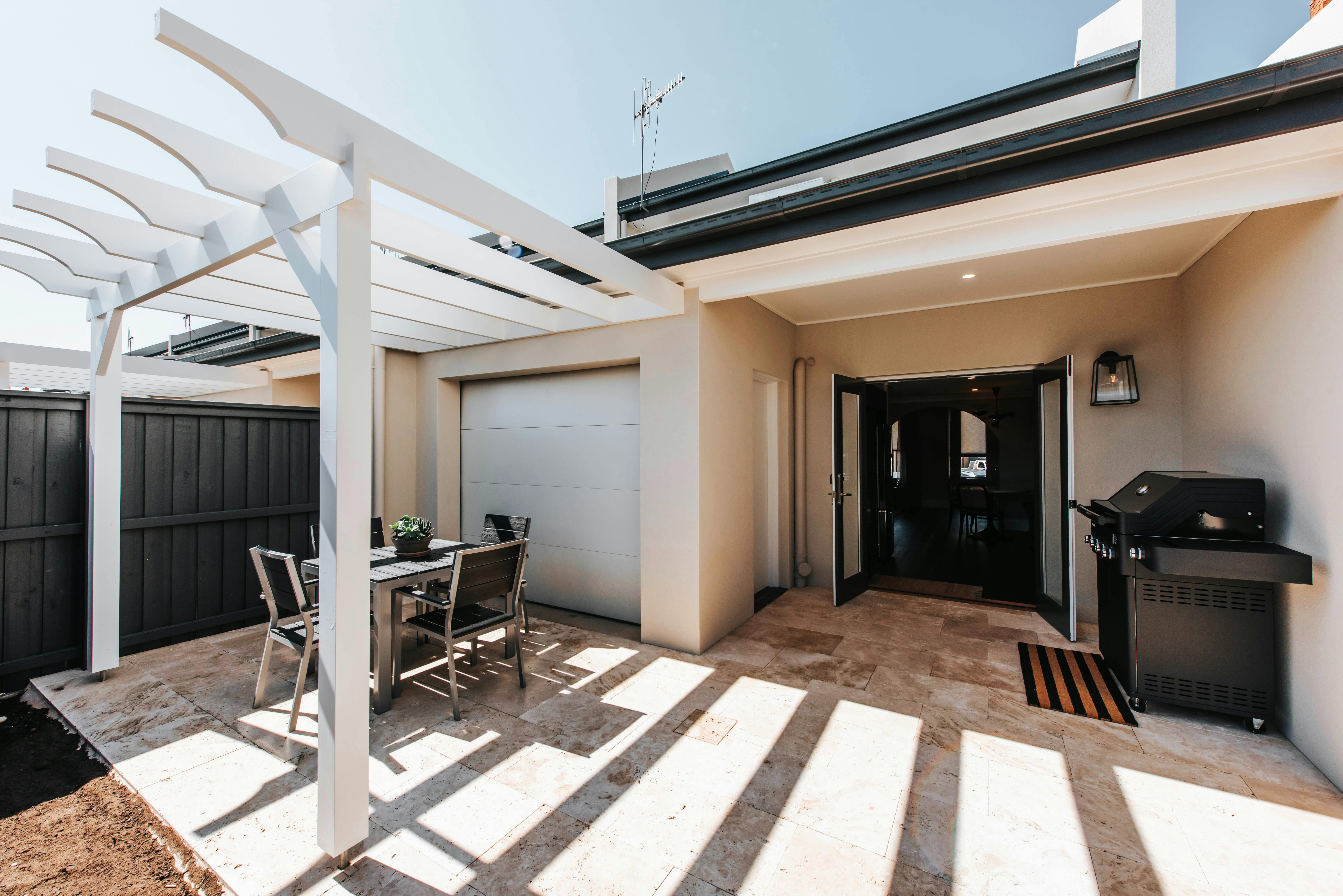 Outdoor setting and BBQ