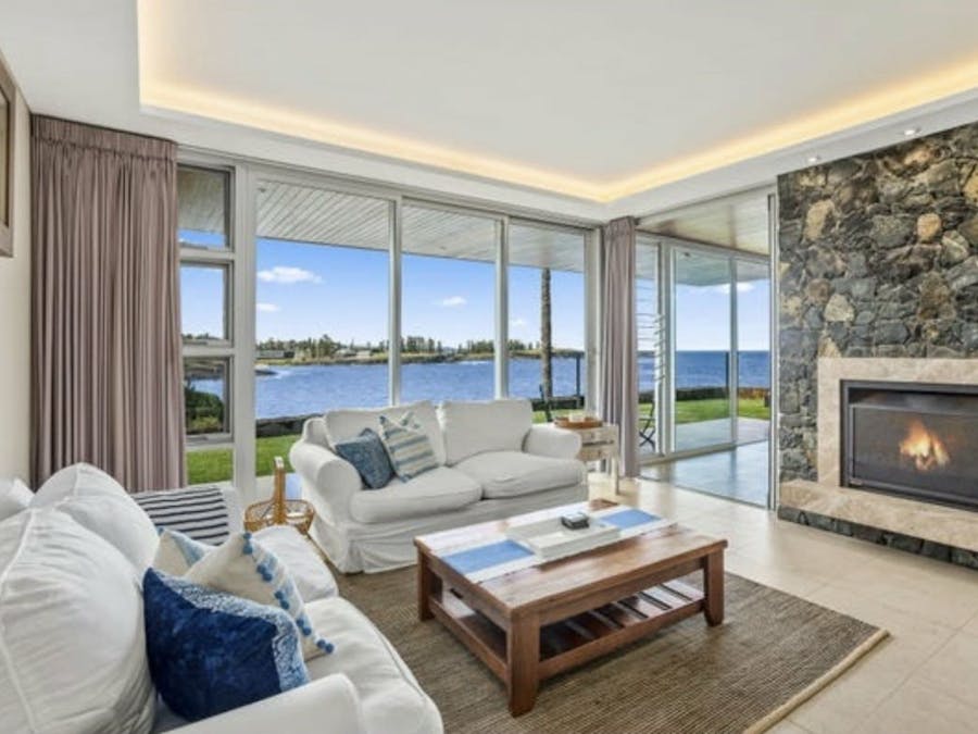 Lounge & open fire Place