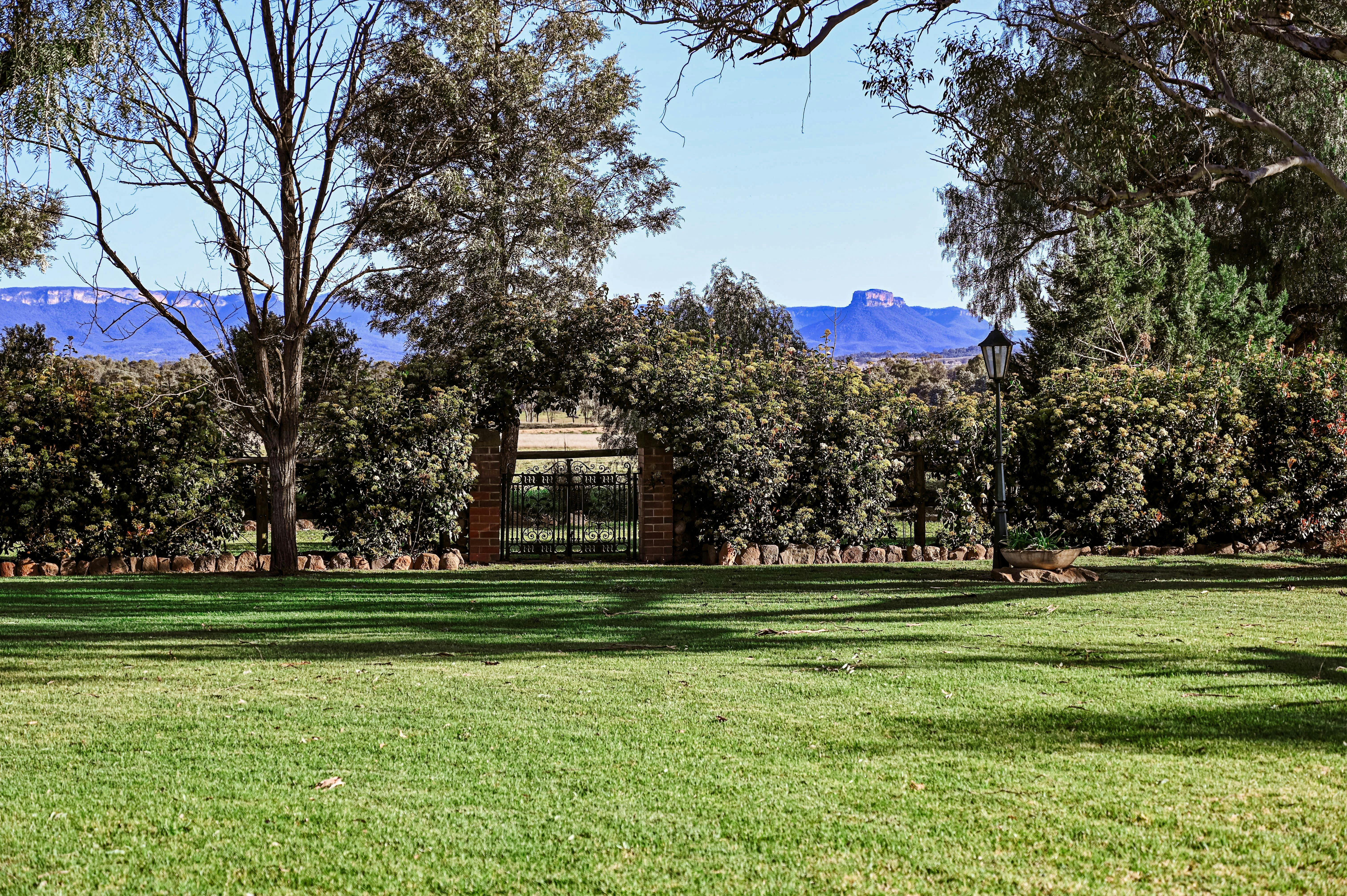 Beautiful clear day looking over Myalla's backyard. Distant views of Pantoney's Crown