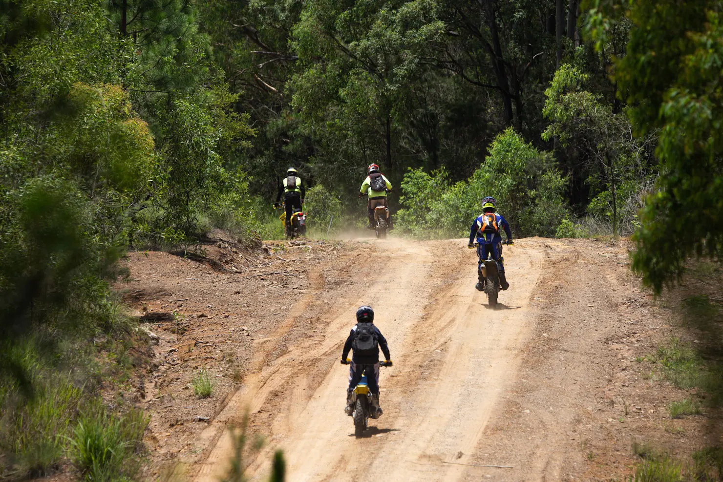 Group-on-Dirt-Bike-Tour