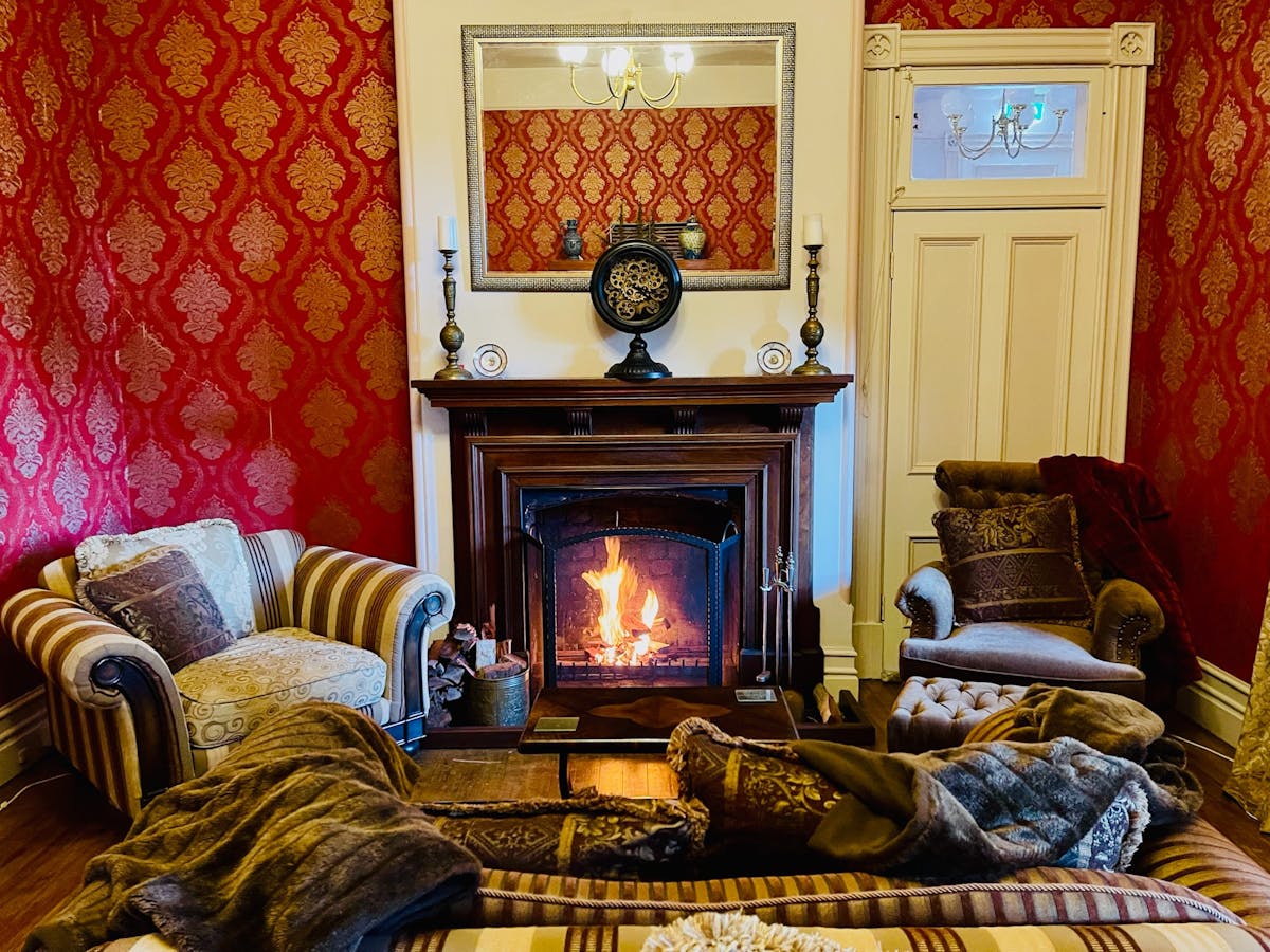 The Scarlet lounge with original fireplace is a popular lounge during Winter. The Scarlet lounge with original fireplace is a popular lounge during Winter.