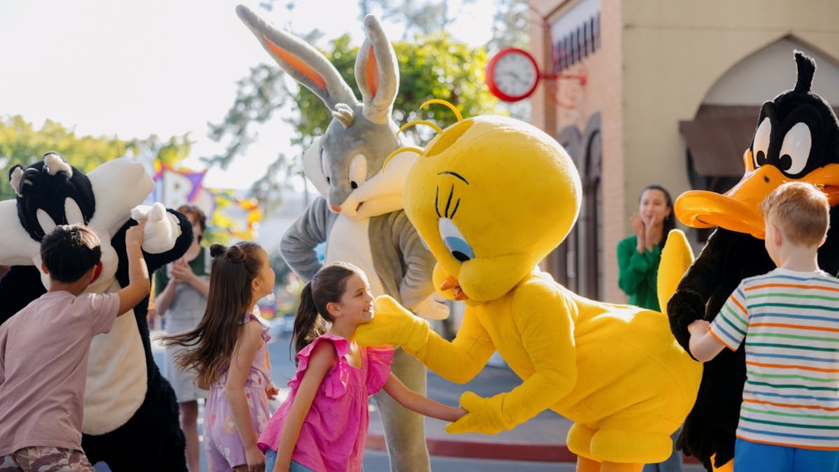 Warner Bros. Movie World - Looney Tunes Dance party