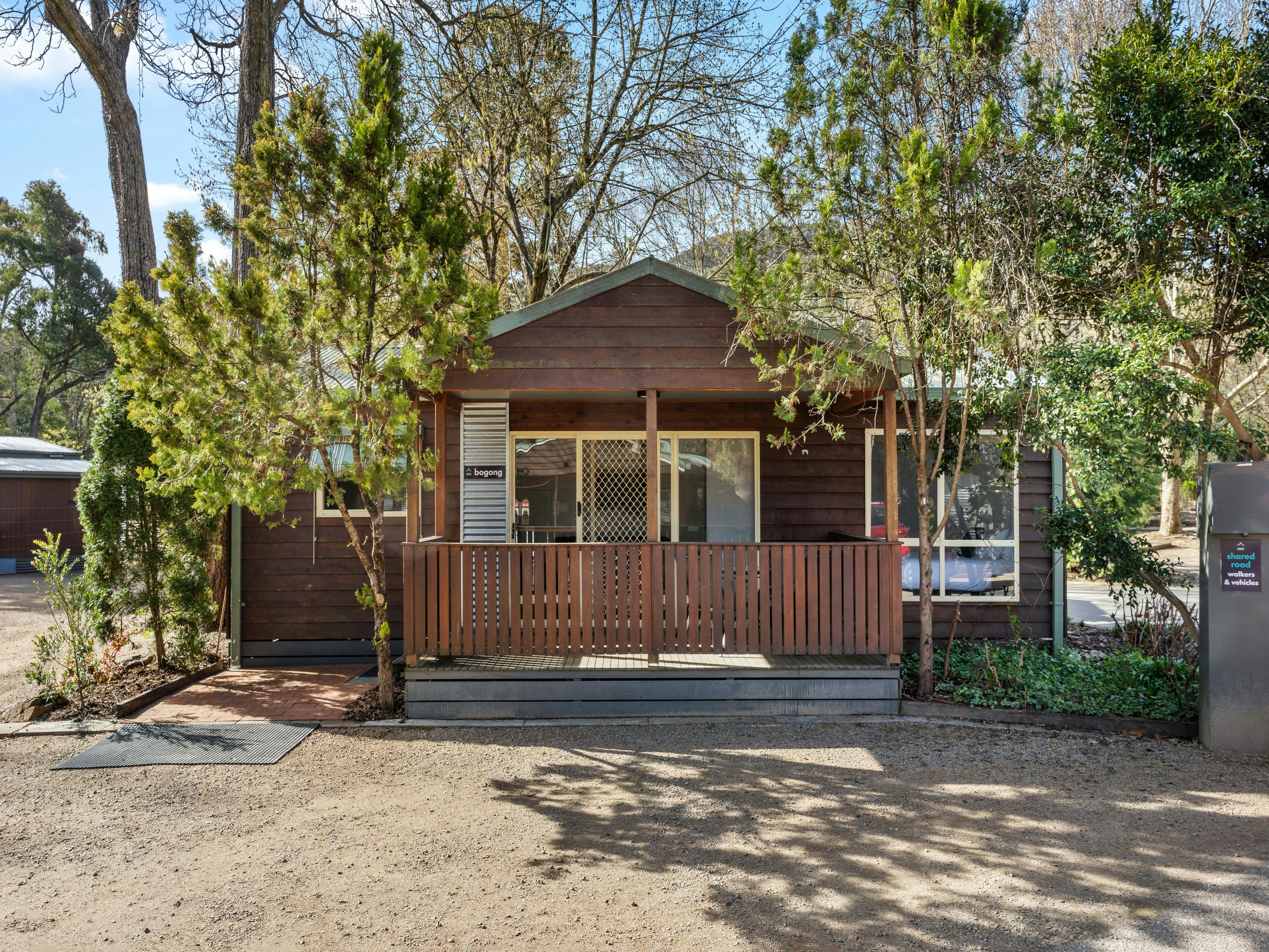 Pet Friendly Two Bedroom Spa Cabin – Bogong | Tasman Holiday Parks - Bright