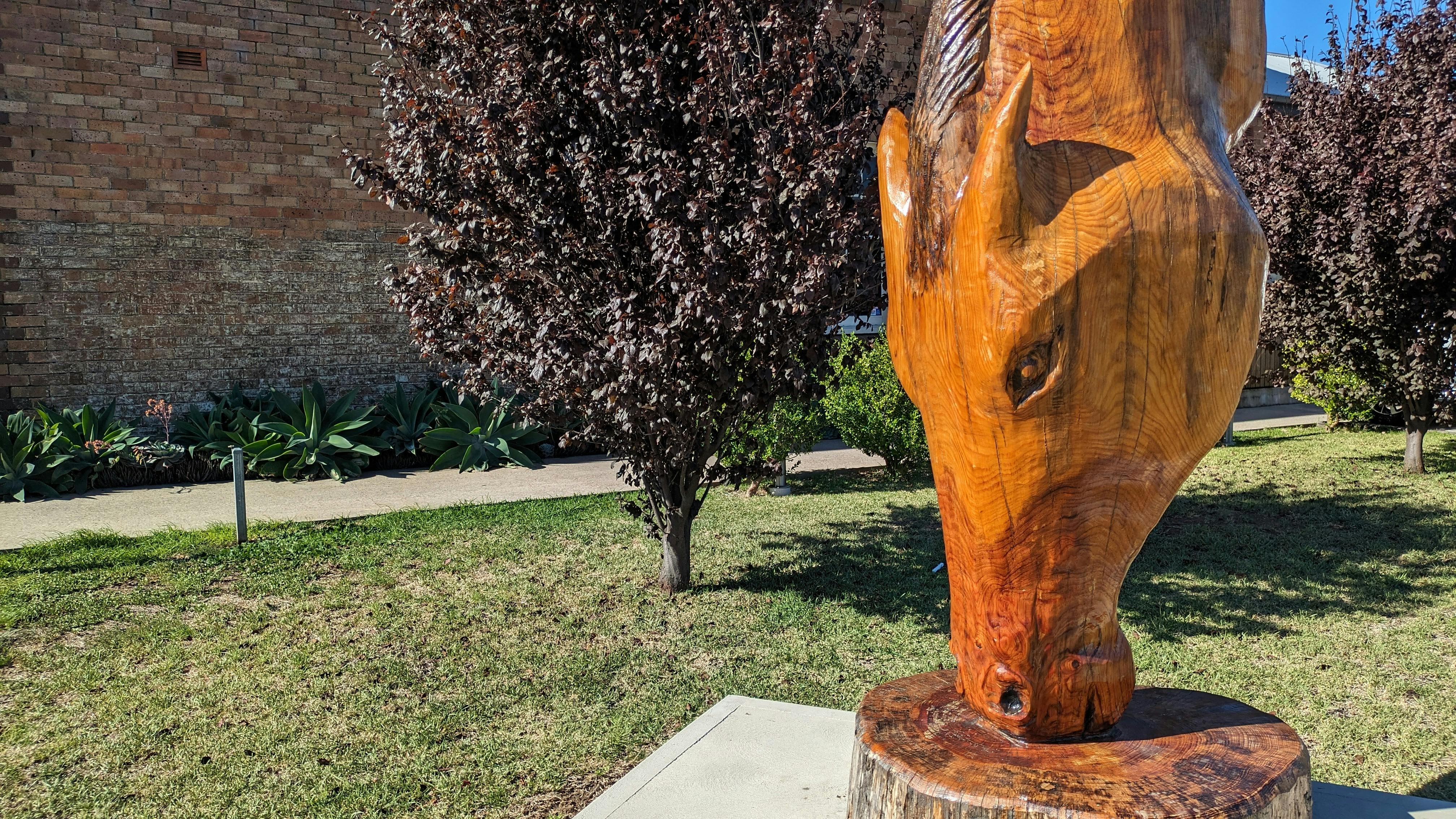 마크 레이 조각품의 방목 종마