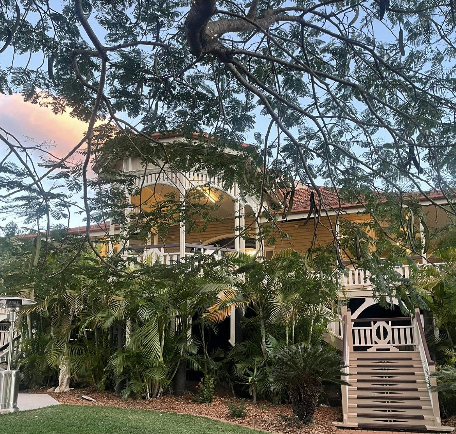 Gray's Bar and Restaurant