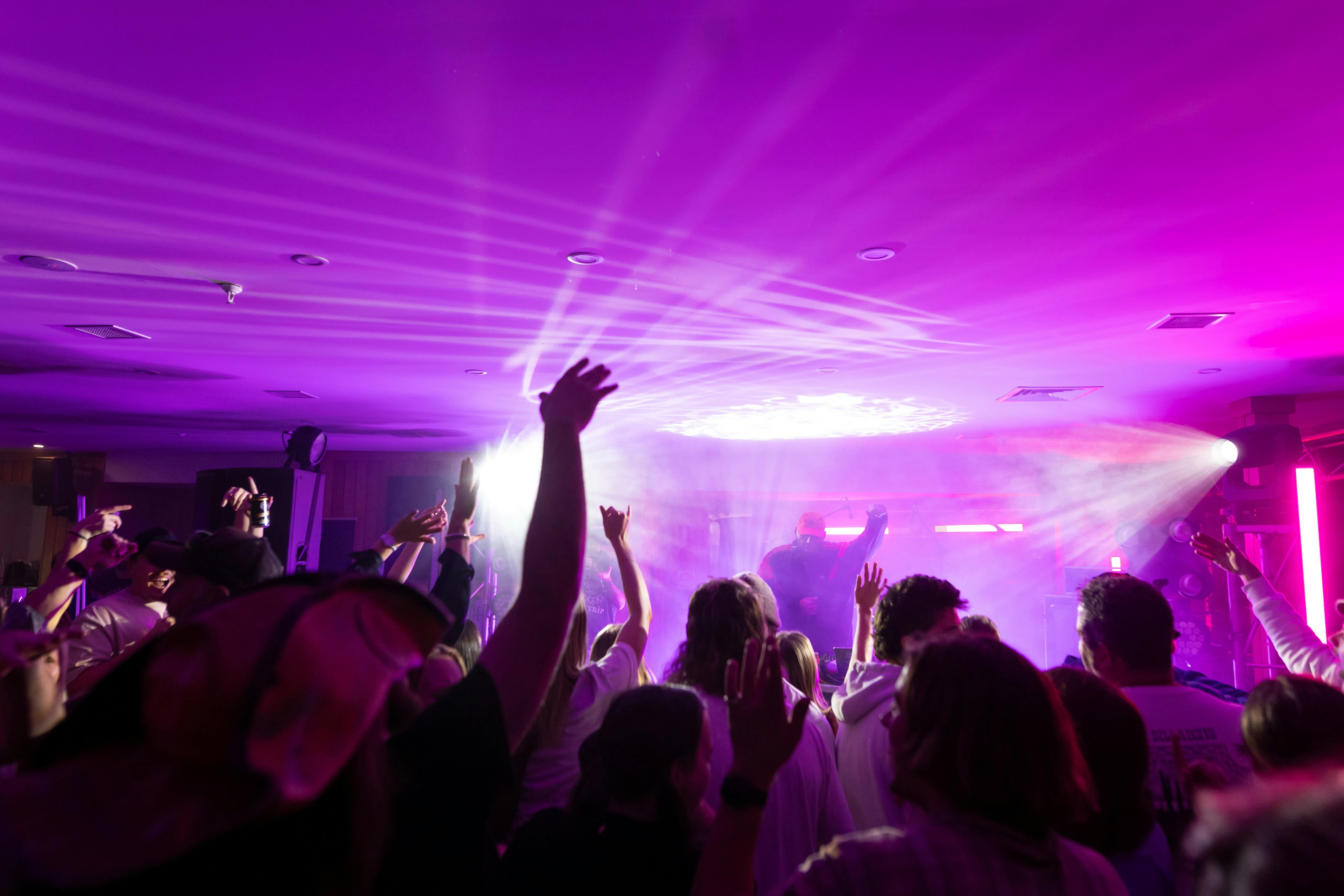 Live Music at Smiggins Hotel in Perisher Valley