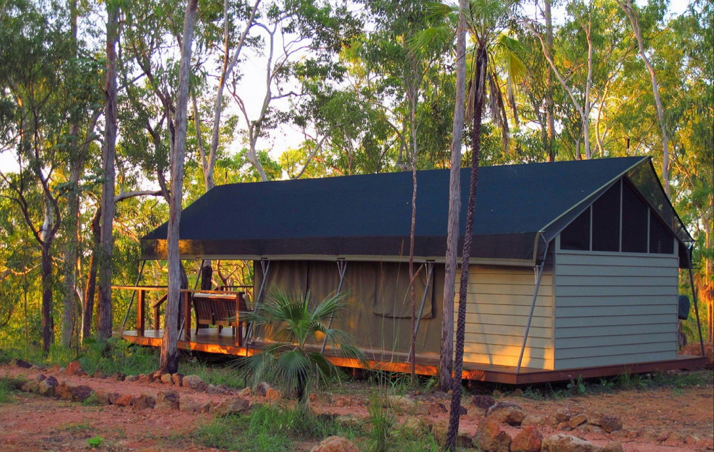 A side view of a deluxe safari suite.