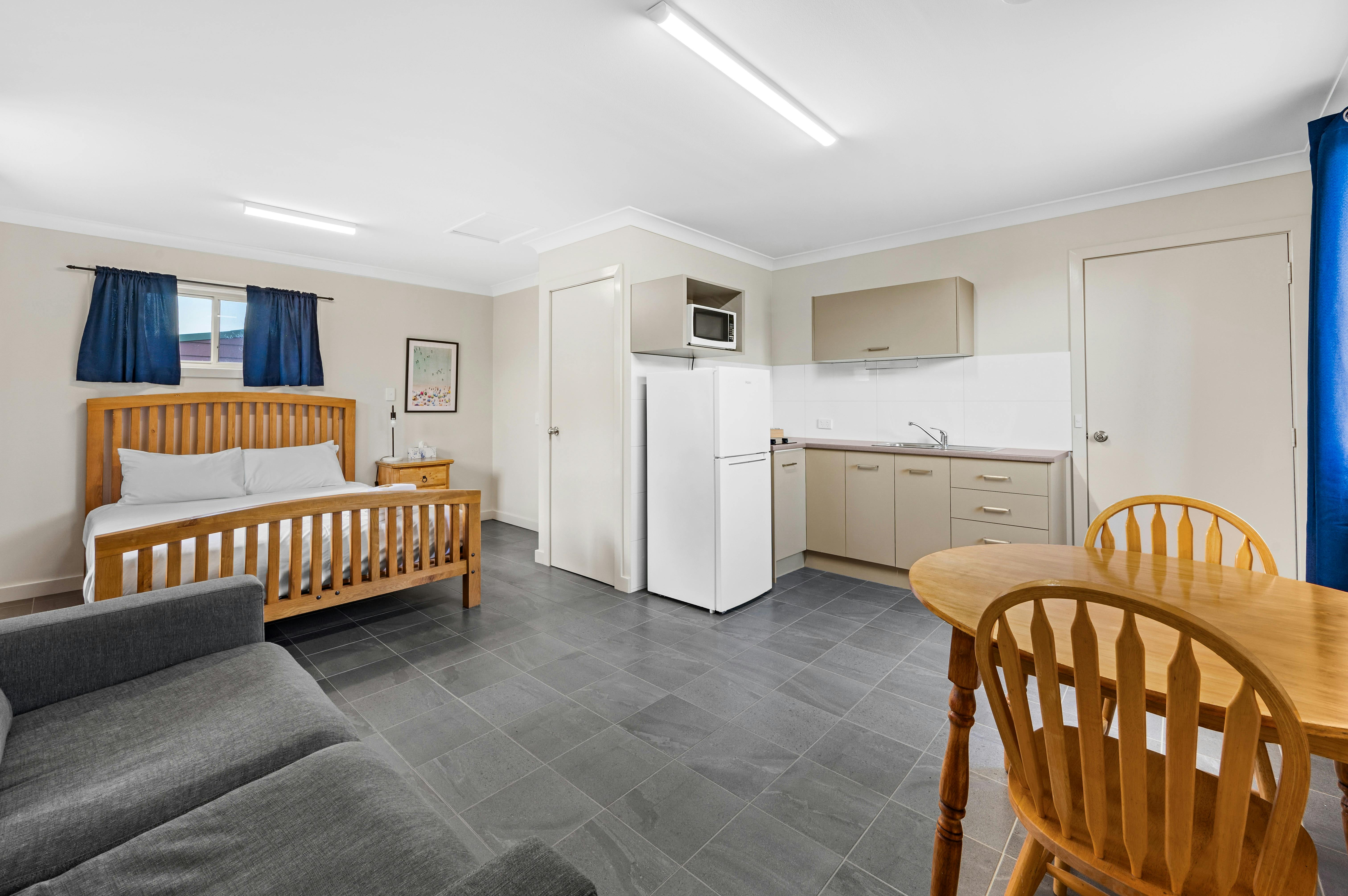 Self-contained studio cabin queen bed ensuite kitchen dining living TV air conditioner