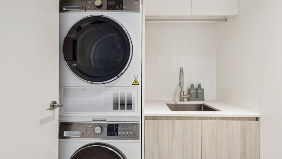 3 Bedroom unit in Burleigh - Laundry facilities