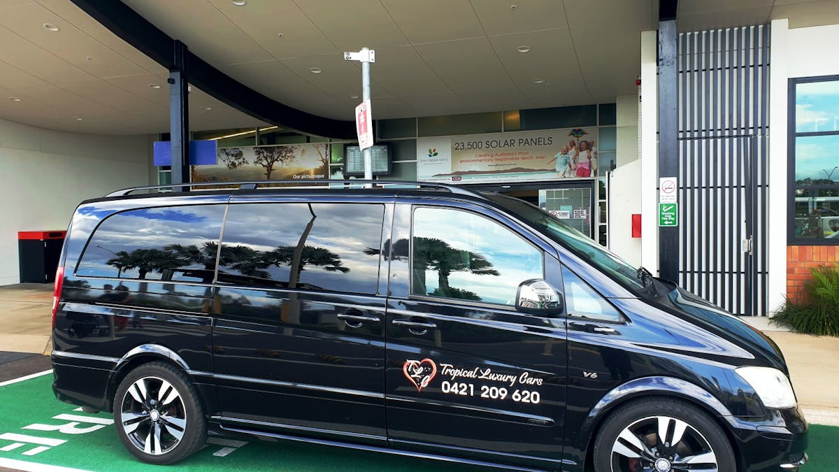 7-Seater Mercedes-Benz luxury Van available for Airport Transfers