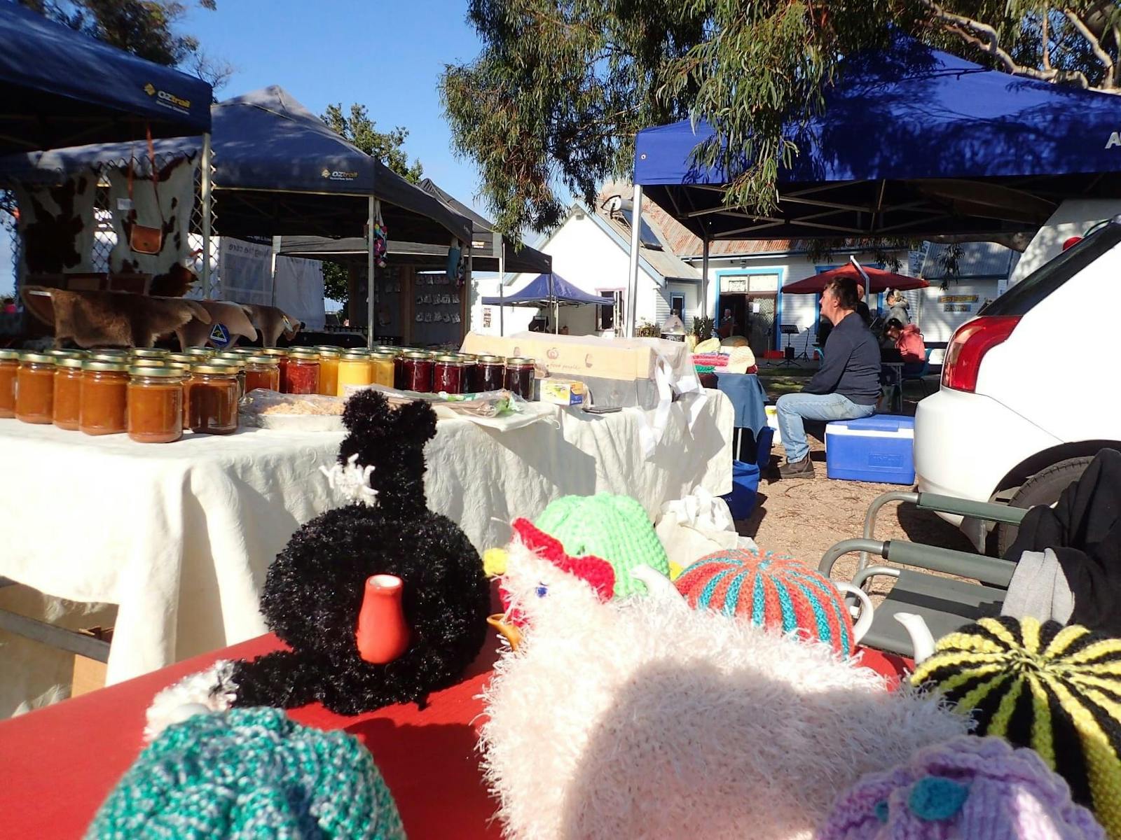 Beautiful Market with paces inside and outside