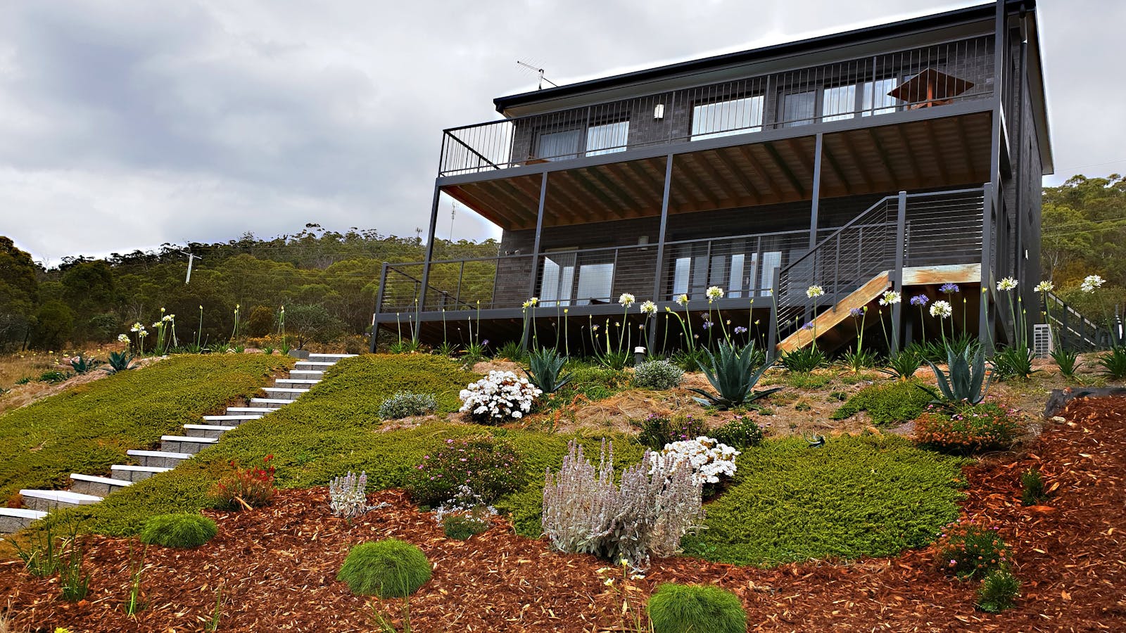 Modern purpose build accommodation with stunning river and valley fiews over the historic township o