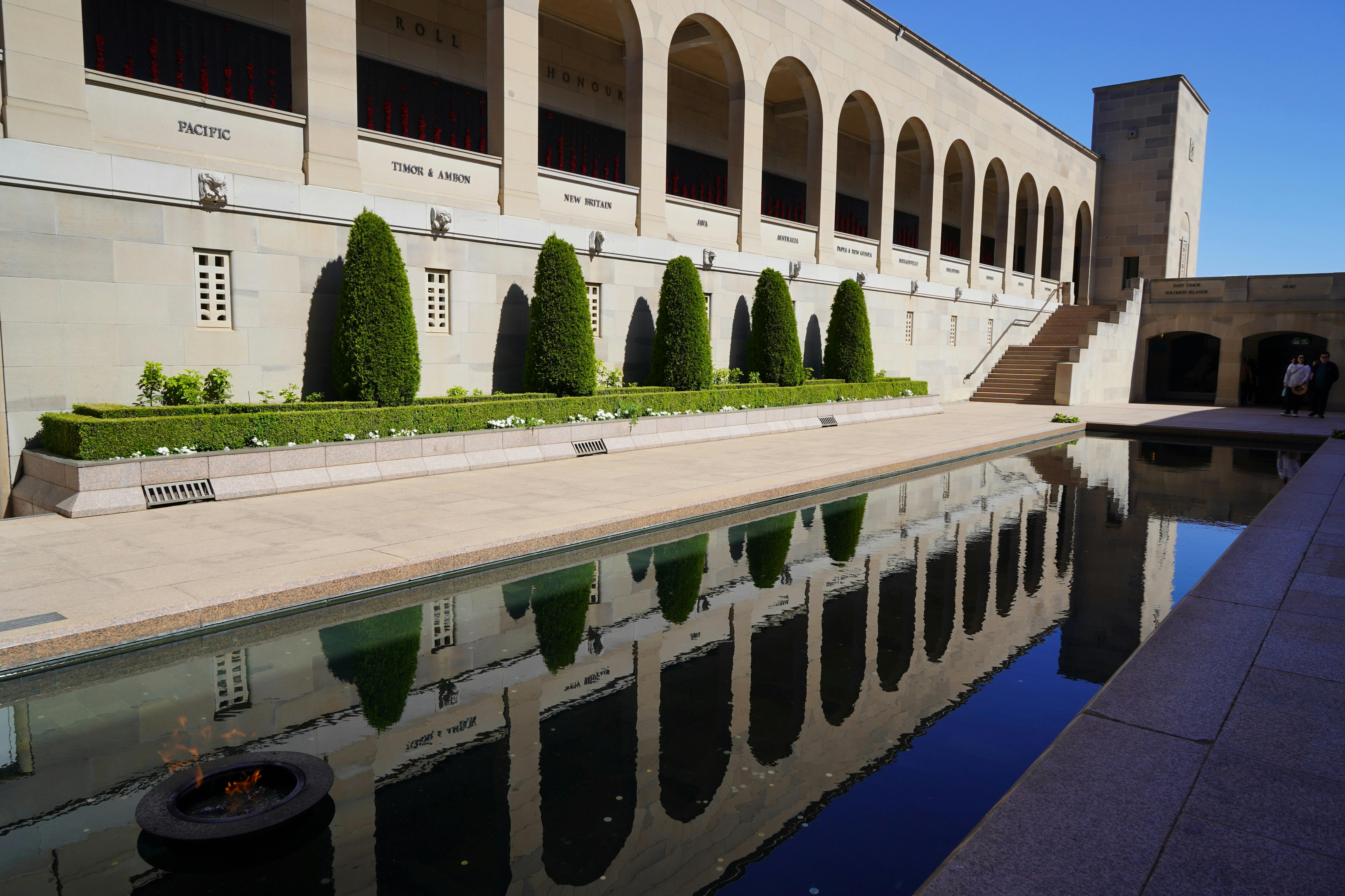 Canberra Sightseeing Tour Australian War Memorial Pool of Reflection