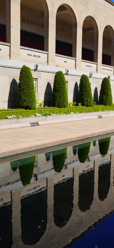 Canberra Sightseeing Tour Australian War Memorial Pool of Reflection